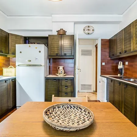 3 Bedroom In Acropolis Area Apartment *