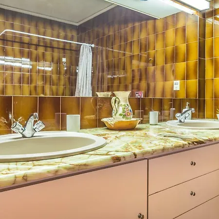 3 Bedroom In Acropolis Area Apartment *
