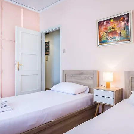 3 Bedroom In Acropolis Area Apartment *